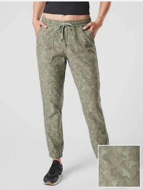 Athleta Farallon Printed Stratum Camo Olive Green Drawstring Joggers Women’s 8